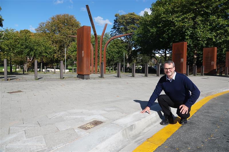 Cllr Ieronimo Anlaby Road bus stop works