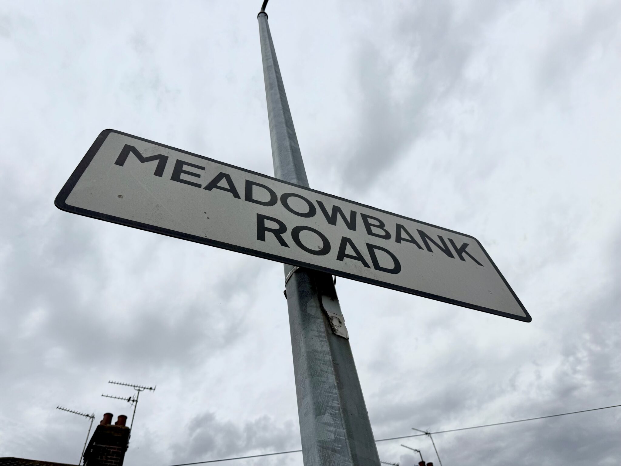 An image of a street sign for Meadowbank Road.